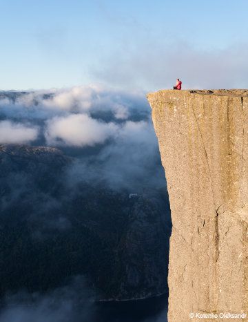 woman sitting in the mountains